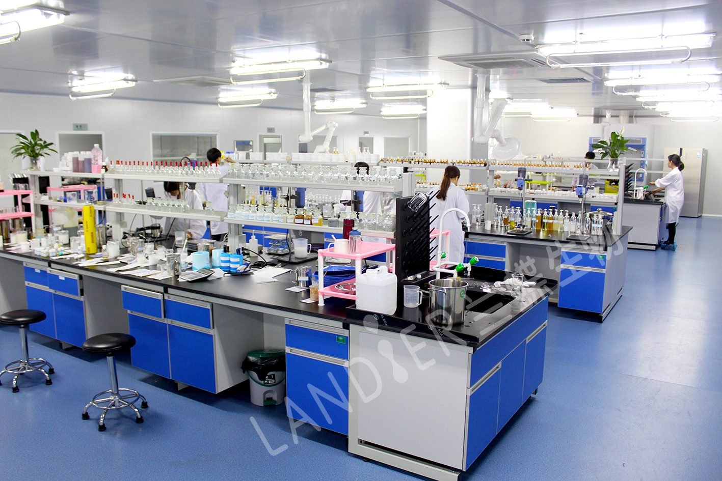 Cosmetics OEM research and development laboratory
